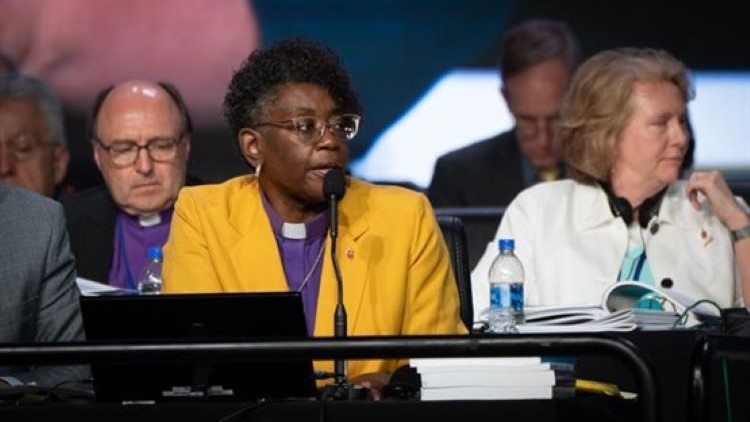 Alejandra Salemi delivering the Young People's Address at General Conference 2020