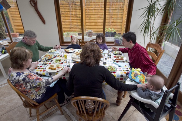 family-prays-table-mdb-6446-003