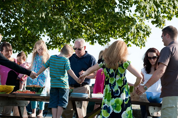 lightstock_189138_saying-grace-picnic
