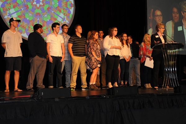 2064_3967_hastingsumcreceivingaward