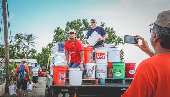 Glorymar Rivera, UMCOR worker in Puerto Rico, helps to unload cleaning kits arriving in Puerto Rico in the wake of Hurricane Maria, which devastated much of the island. PHOTO: MISAEL D. RODRÍGUEZ QUIJANO/METHODIST CHURCH OF PUERTO RICO