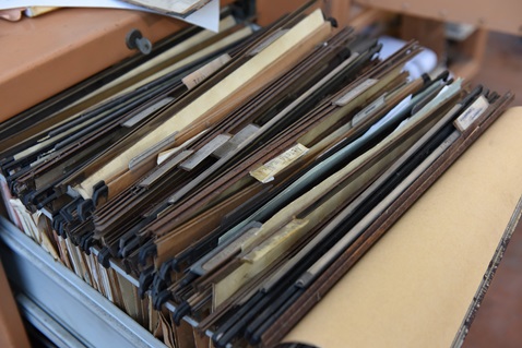 A box of old files. Photo by Angelo Giordano, Pixabay.com.