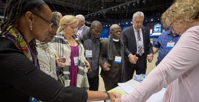 Los metodistas unidos tienen preguntas sobre lo que significan las decisiones de nuestra reunión legislativa global para nuestras congregaciones. Esto es lo que sabemos. Foto por Paul Jefrey. 
