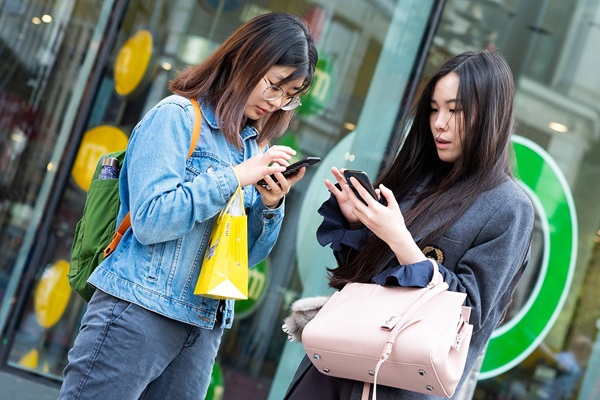 Text messaging is a heavy hitter when it comes to communicating with your congregation. Here are five ways to use texting in your ministry. Photo by Kevin Grieve, Unsplash.