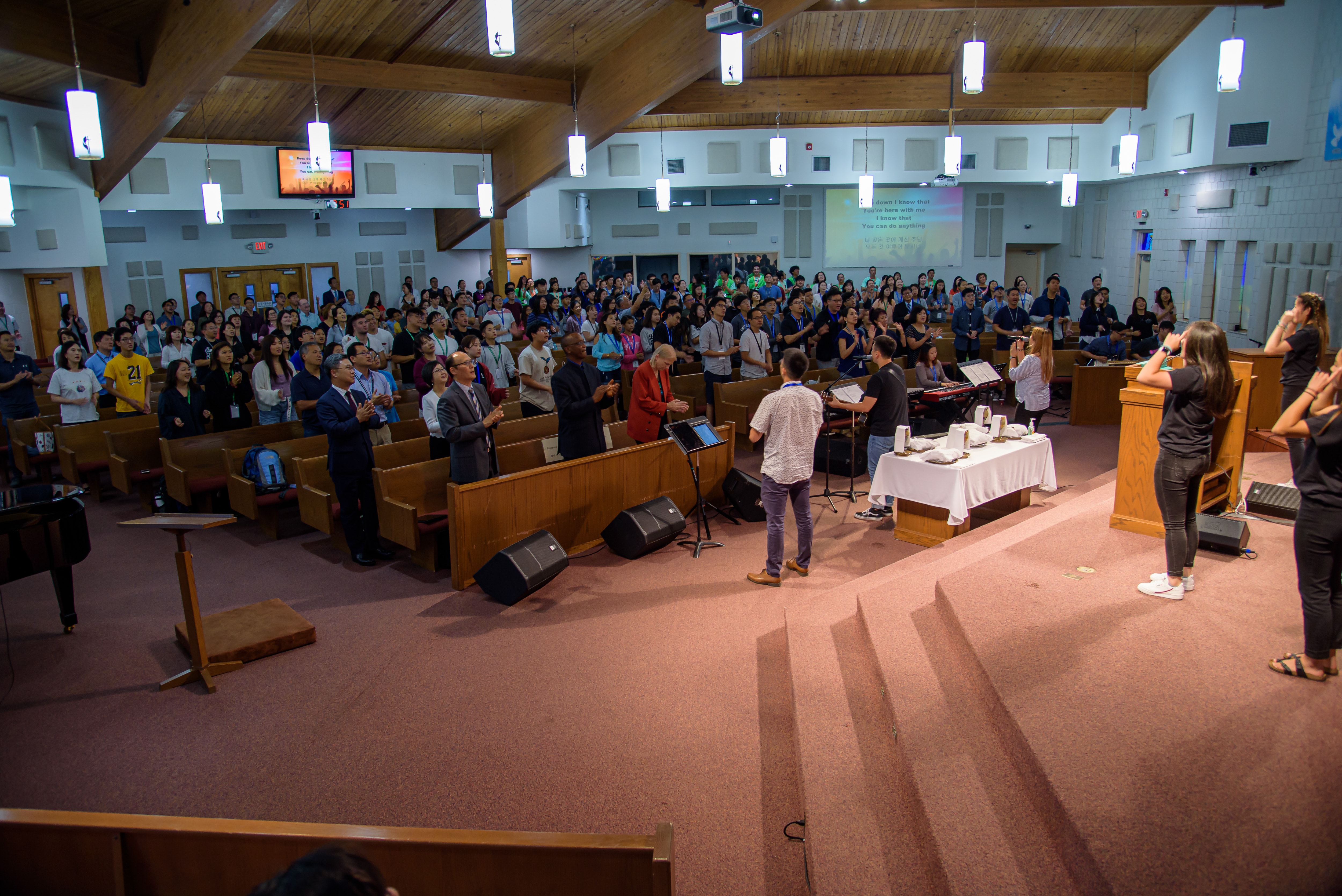 8월 7일 넥서스가 함께 모여 개회 예배를 드리고 있다. 사진제공, Koo Kim, Koo studio