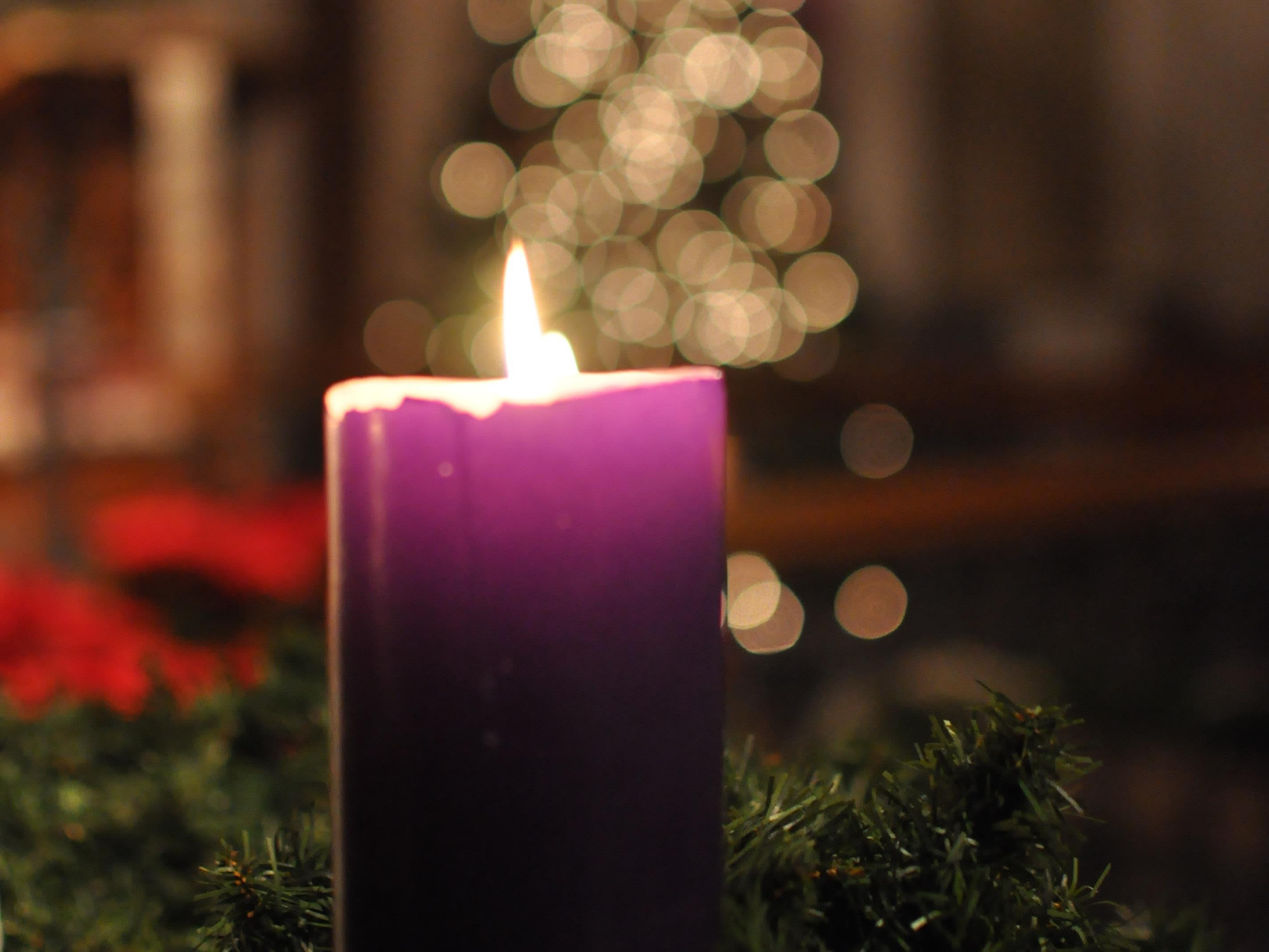 United Methodists gather for a Candlelight Service on Christmas Eve at St. Matthew UMC in Fort Worth, Texas. Photo by Angelia Sims of Angelia's Photography.