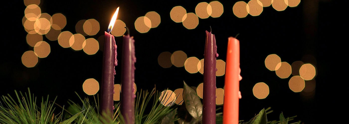 An Advent wreath with one lit candle represents the first week of Advent. Photo by Kathleen Barry, United Methodist Communications.