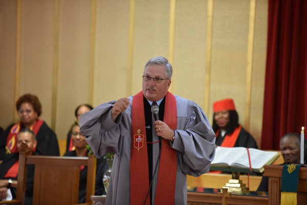 Bishop Bob Farr preaches during a gathering of Black Methodists for Church Renewal in September 2019 in Missouri. Photo  by Fred Koenig, Missouri Conference