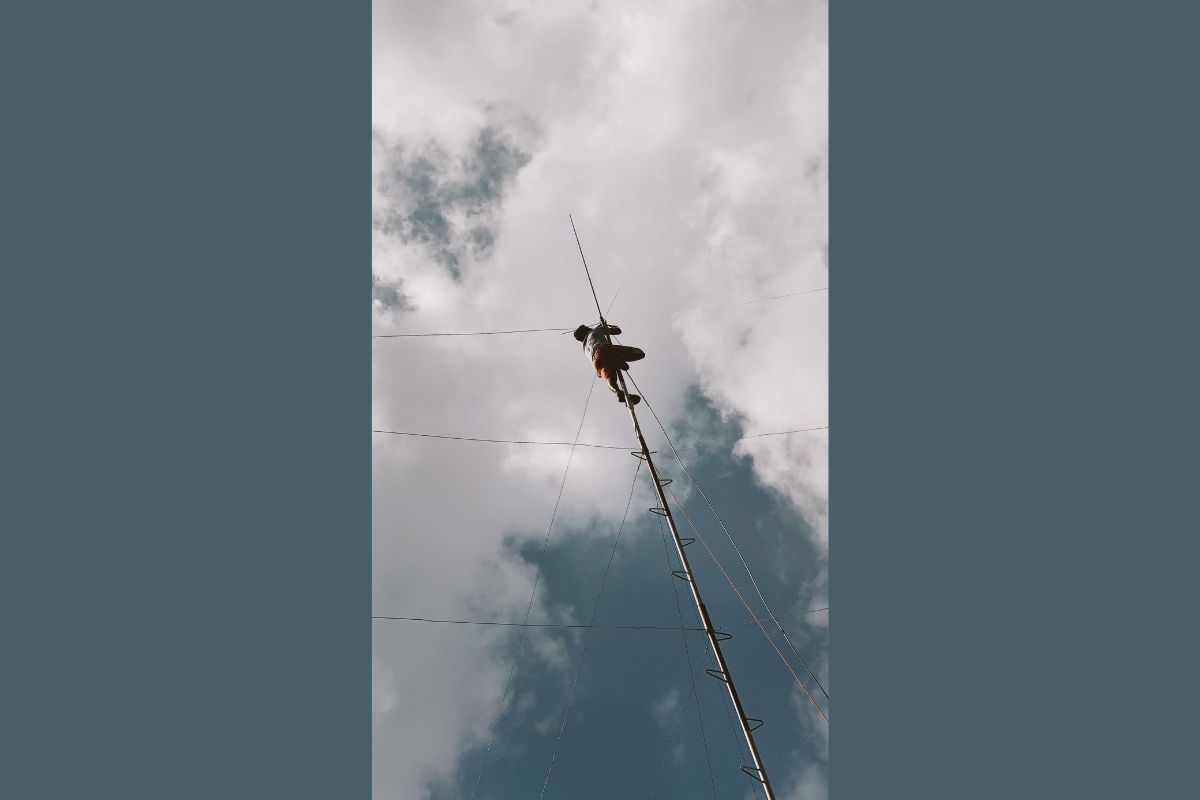 In 2019, this HAM radio antenna was installed at the office and parsonage of the local district superintendent in Dumaguete. It allows the district to communicate effectively in the event that other forms of communication are down which is an important tool as the Philippines is one of the most disaster-prone countries in the world. (Photo courtesy of United Methodist Communications)