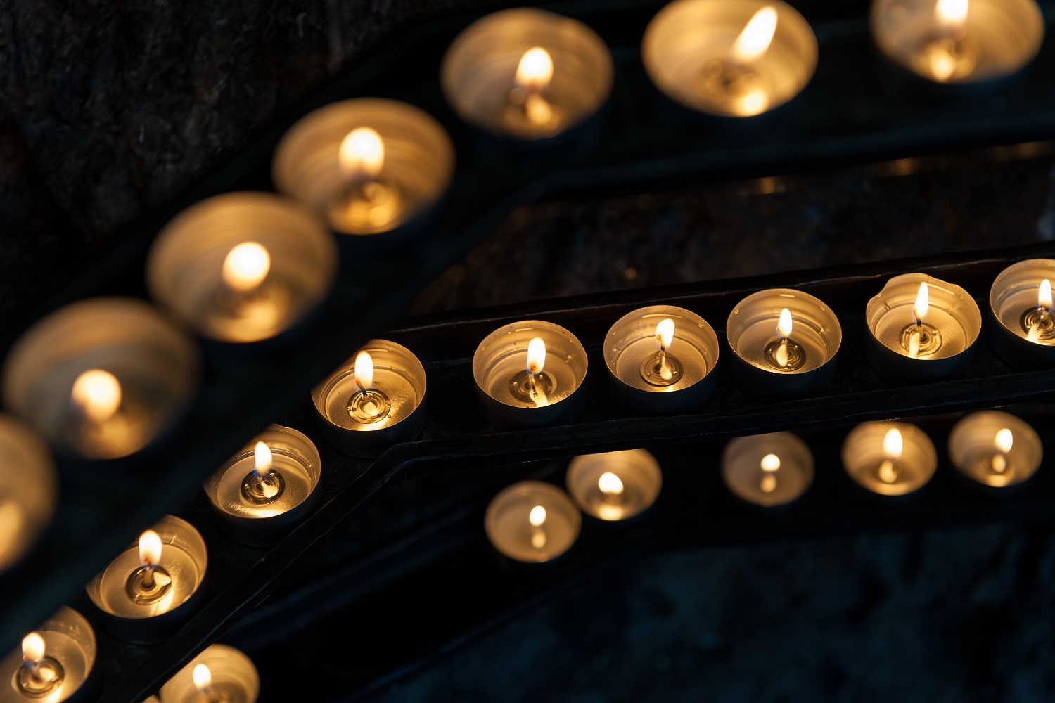 Watch night candles by Pexels for Pixabay
