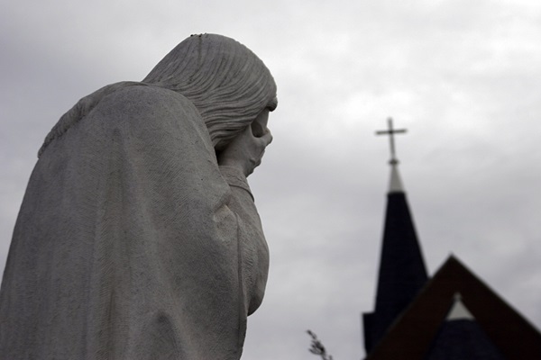 A statue of “Weeping Jesus” is found near the memorial site in Oklahoma City where 168 perished in the 1995 terrorist bombing. Photo by Ronny Perry, UMNS