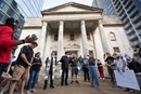 Des membres du clergé se recueillent lors d'une veillée à l'Église Méthodiste Unie McKendree à Nashville (Tennessee) pour pleurer et se souvenir des personnes décédées à la suite d'actes de racisme. Photo par Mike DuBose, UM News.