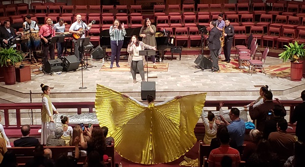 Culto de alabanza y danza liturgica durante el evento de ¡AVIVAMIENTO 2019!