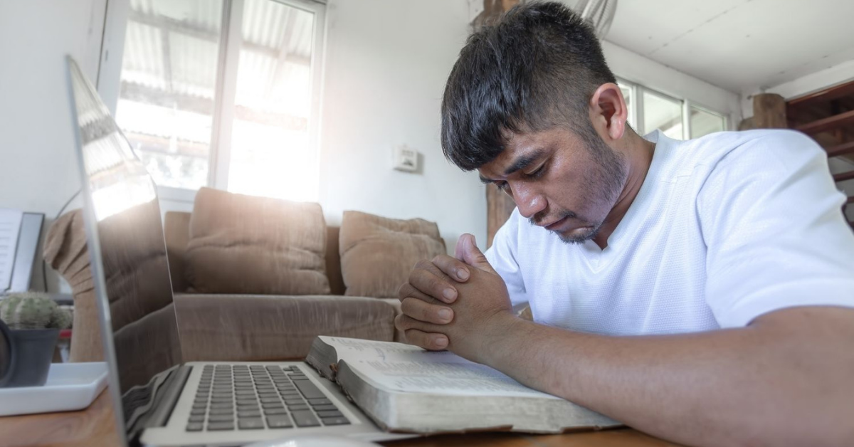 많은 연합감리교인들이 현재 주로 온라인으로 예배에 참여하고 있다. 그러나 어떤 사람들은 온라인 예배 참석자들이 무언가를 놓치는 건 아닌지 궁금해한다. 사진제공, 캔버. 