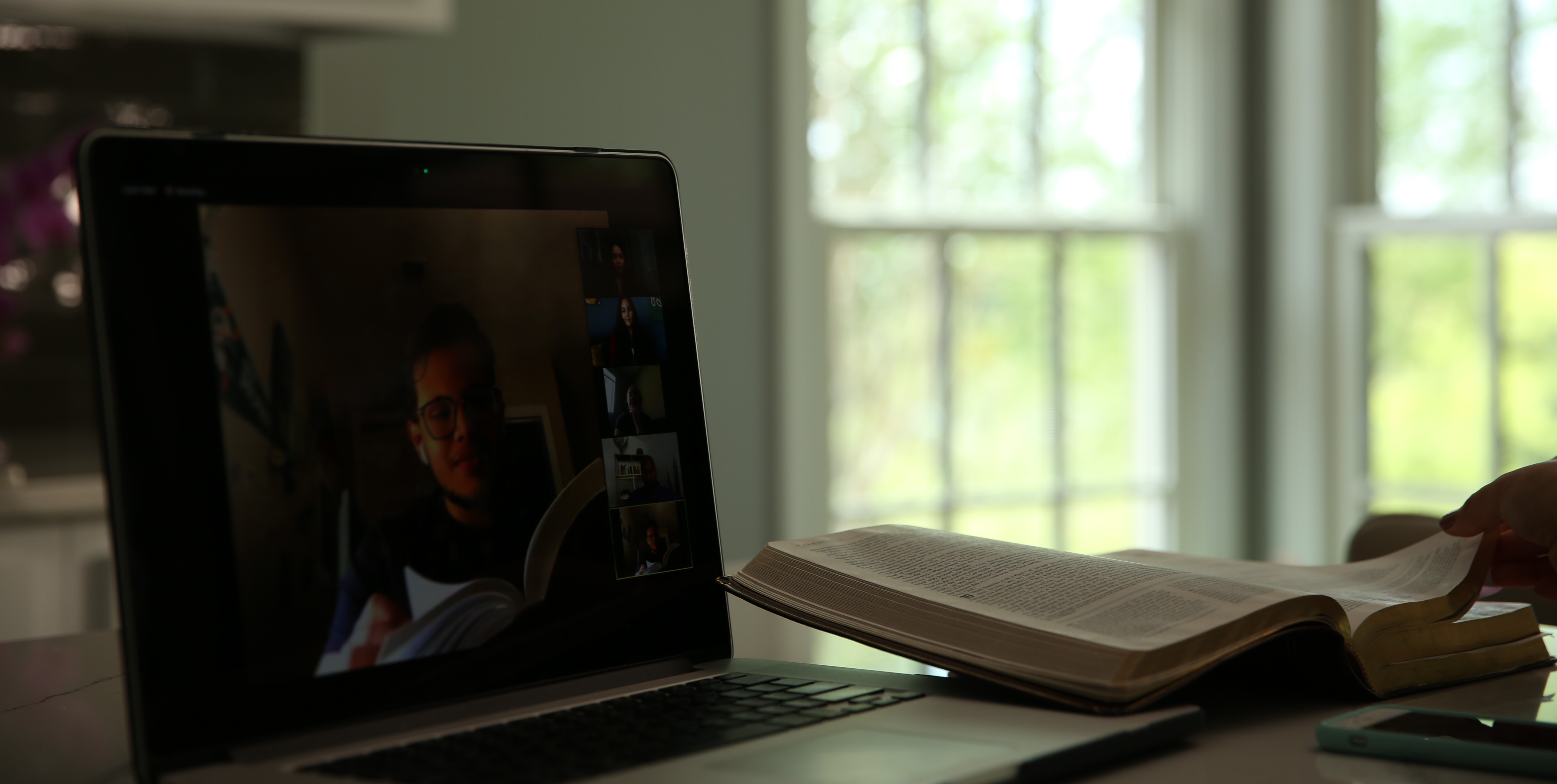 Estudio bíblico virtual. Foto cortesía de Jennifer Rodia, UMCOM.