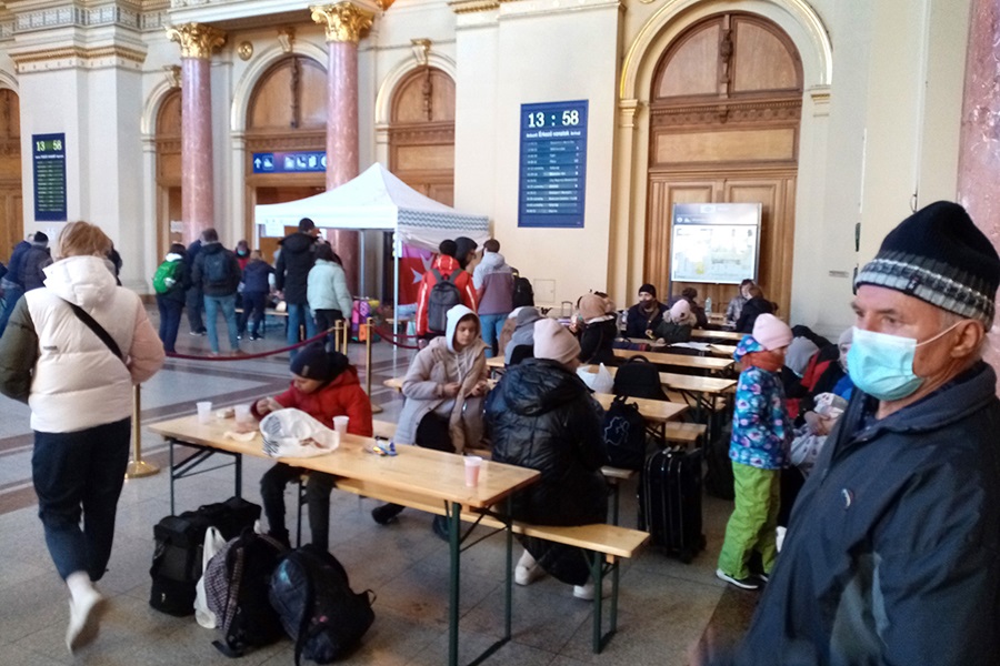 Thousands of Ukrainian refugees, mostly women and children, are arriving daily at the Budapest Keleti railway station in Hungary. United Methodists across eastern Europe are providing shelter, food and other help for those who have fled Ukraine. Photo courtesy of the Rev. László Khaled.