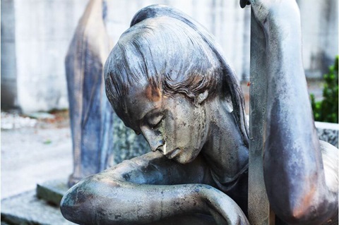 Some United Methodists grapple with grief as congregations vote to disaffiliate. Spiritual directors offer tips for grieving well that may move us to a hopeful time for the church. Image by Canva.