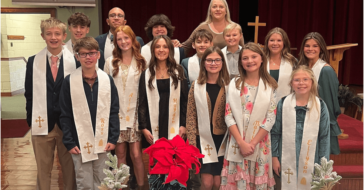 애빙던연합감리교회는 최근 주일에 견신례 수업을 마친 13명의 중고등부 학생과 부모님 9명을 입교인으로 맞이했다. 사진: 애빙던연합감리교회 제공.