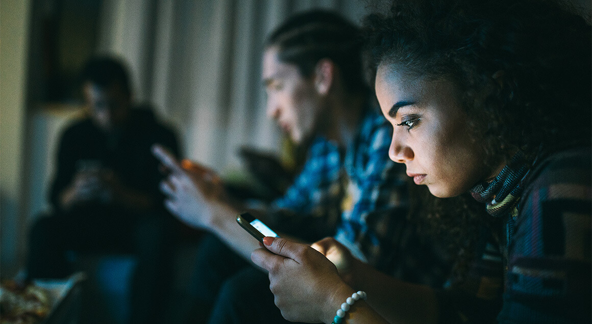 iS_TeensOnPhonesInDark