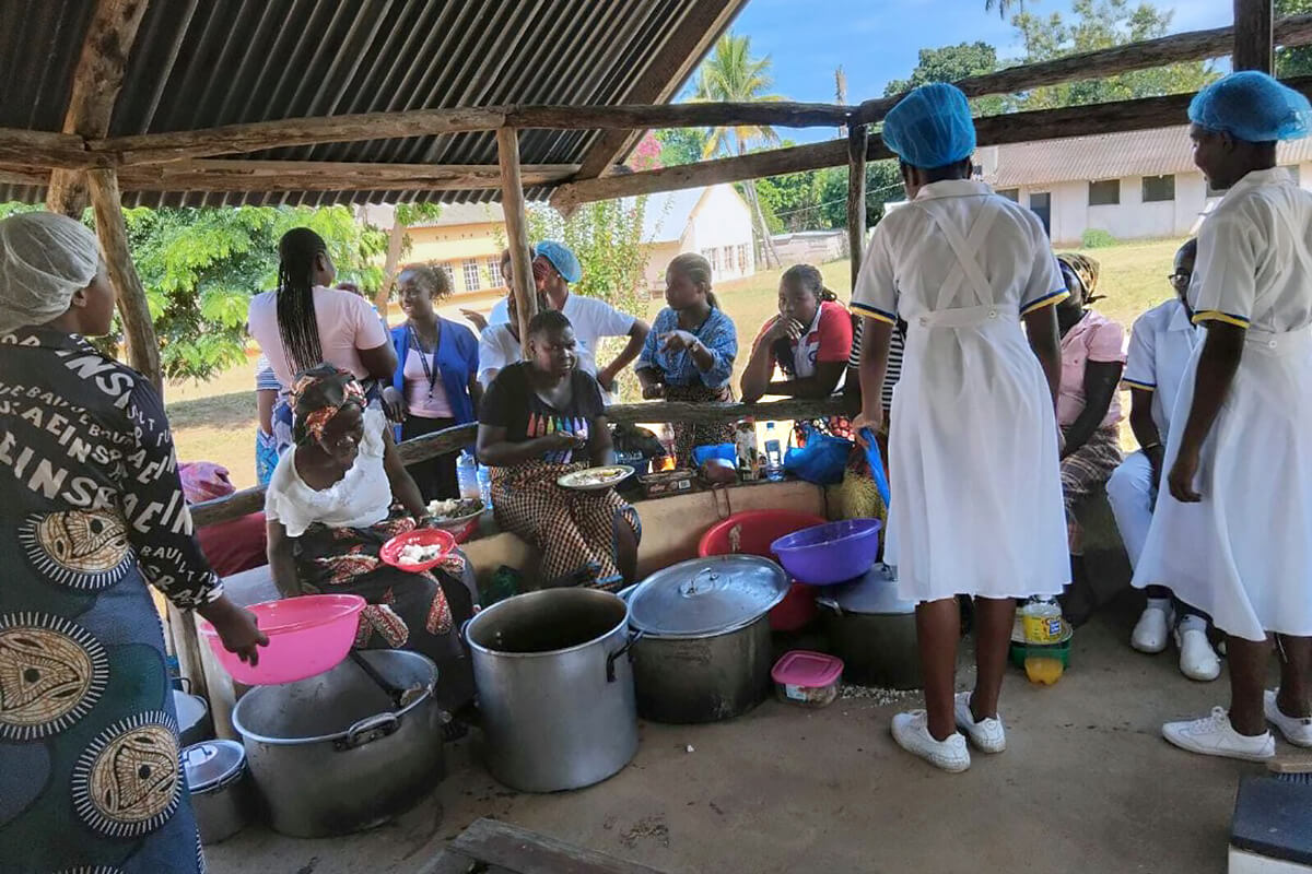 Women in Mozambique’s Morrumbene District learn about cooking and nutrition during a demonstration hosted by the United Methodist Mobile Clinic on a recent visit to the region. The clinic travels to remote areas to offer essential health services such as basic exams, maternal and child care, vaccinations and dentistry. Photo by the Rev. Maria Matsinhe.