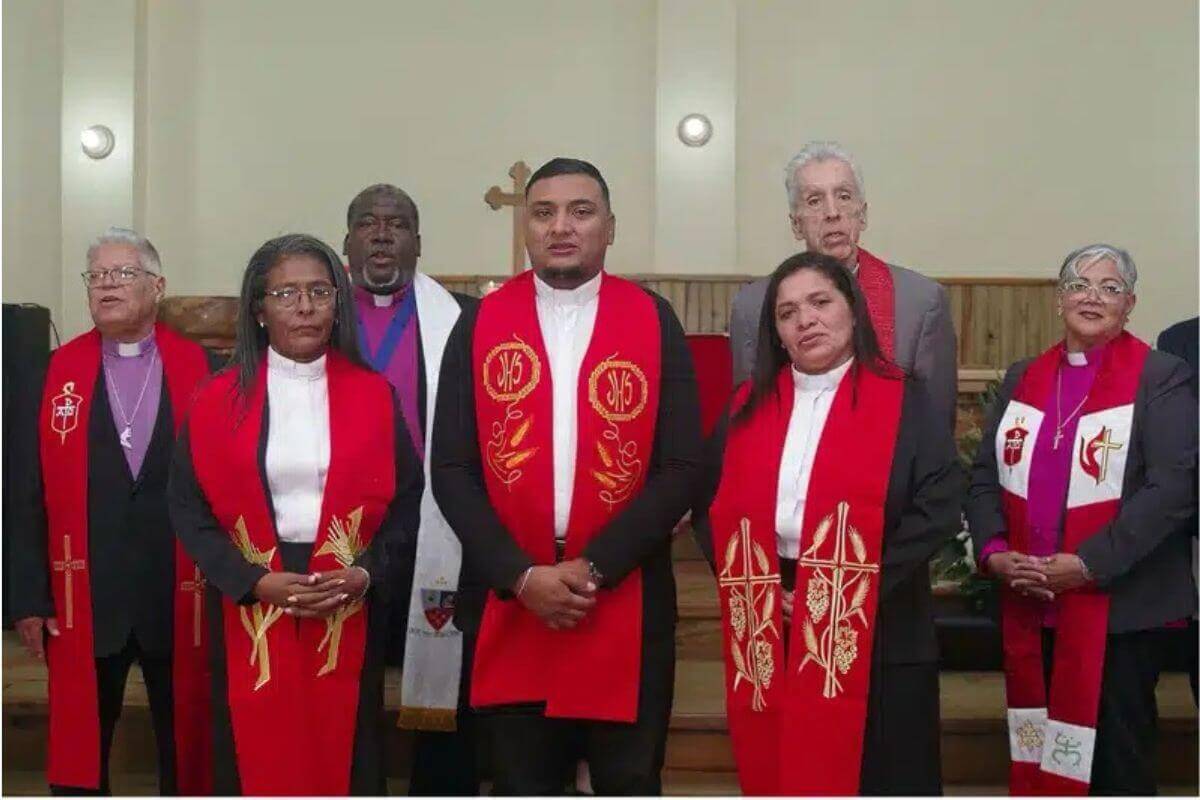 Front row, newly ordained elders: the Rev. María Magdalena Zelaya Cruz, the Rev. Héctor Mauricio Laínez Rodríguez and the Rev. Juana Jamileth Moncada Torres. Second row: Bishops José Roberto Peña Nazario, Juan Miguel Simpson Bennett, Rubén Sáenz Jr. and Lizette Gabriel Montalvo. Photo courtesy of Rev. Gustavo Vásquez, UM News.