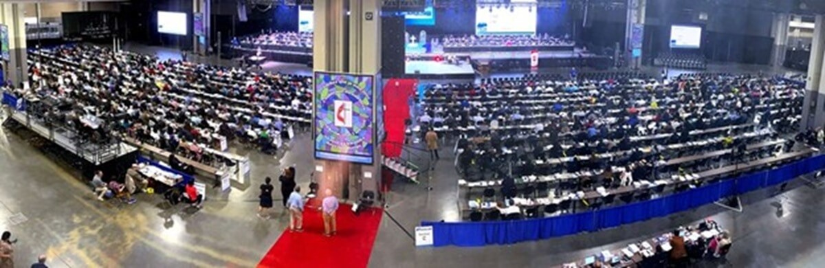 노스캐롤라이나주 샬럿에서 열린 연합감리교회 총회 마지막 날인 2024년 5월 3일, 약 700명의 대의원이 참석해 회의를 진행하고 있다. 사진, 래리 맥코믹, 연합감리교뉴스.