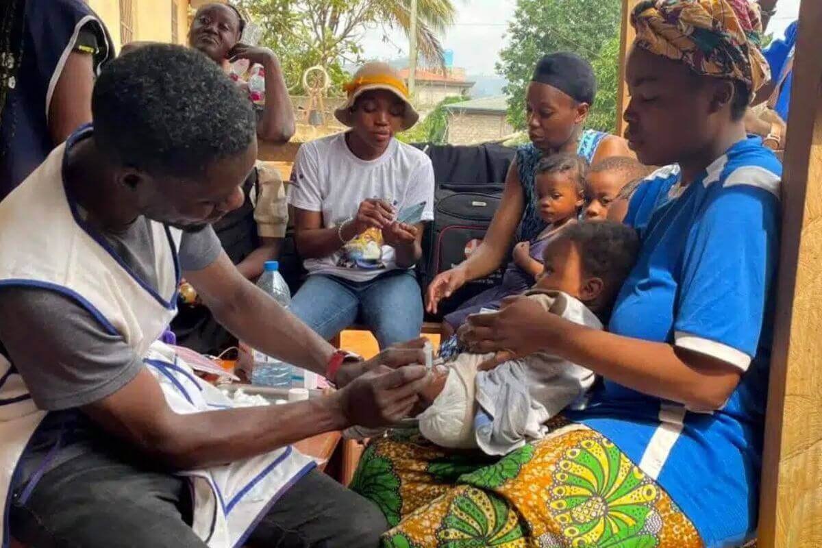 Vaccinations, check-ups and family planning counseling, an integrated approach to overall health supported by Global Ministries and offered by the Cameroon UMC Health Board via Community Health Workers and a mobile clinic. Photo courtesy of UMC Cameroon health board.
