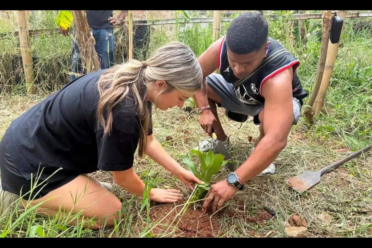 One of the pilgrims (left) and an indigenous person of Colombia work together to plant a remembrance seedling in Siloe, Colombia. Photo: Jin Yang Kim