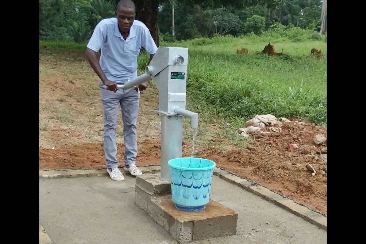 A $200,000 grant to the Liberia Annual Conference’s health board supports access to clean water through new well construction in the Kru Coast District of Grand Cess. Photo: Courtesy of Jefferson B. Knight